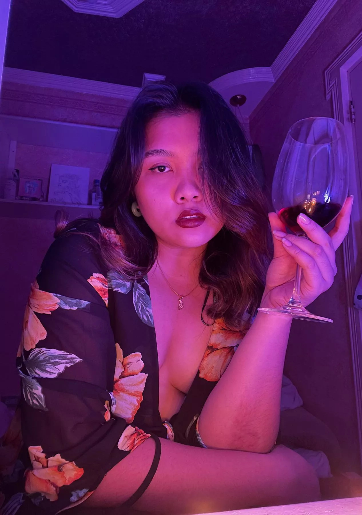 Anyone wanna get drunk with a Filipina?👀🥳