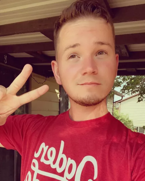 Anyone wanna play some dead by daylight? 😊