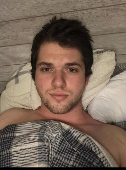 Anyone wanna sit on my face 😎