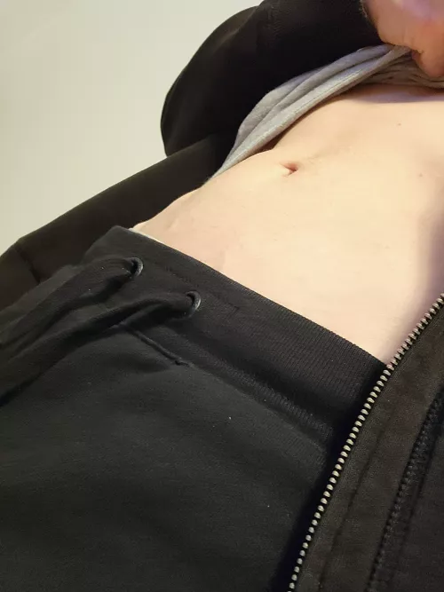 Anyone wanna snuggle in bed all day with your 5'3 105lb twink?