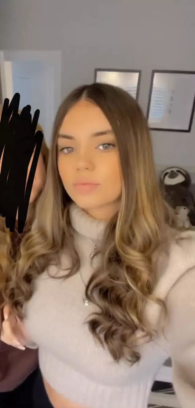 Anyone wanna tribute my friend or jack off to her together I’m bi add me on Kik alec_hqwer163