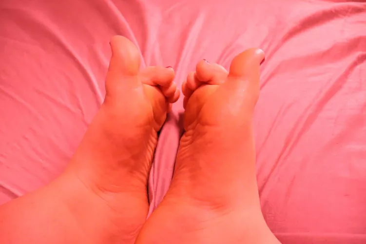 anyone wanna worship these pretty soles? :)