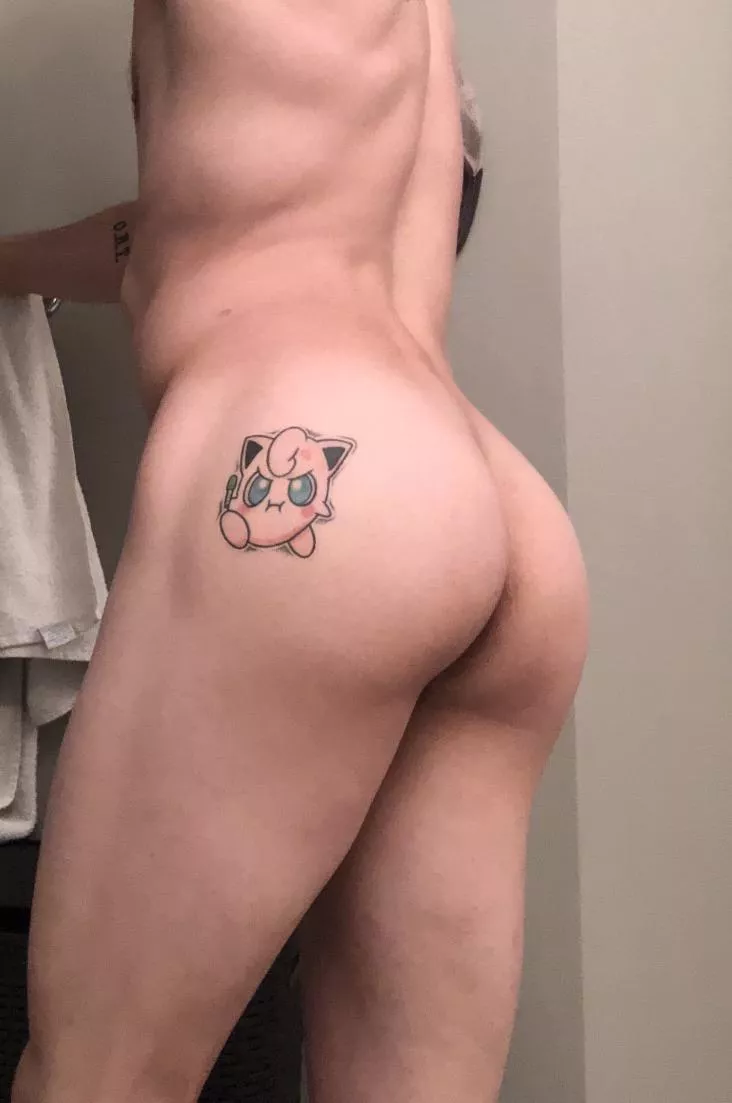 Anyone want an early afternoon snack 🍑?