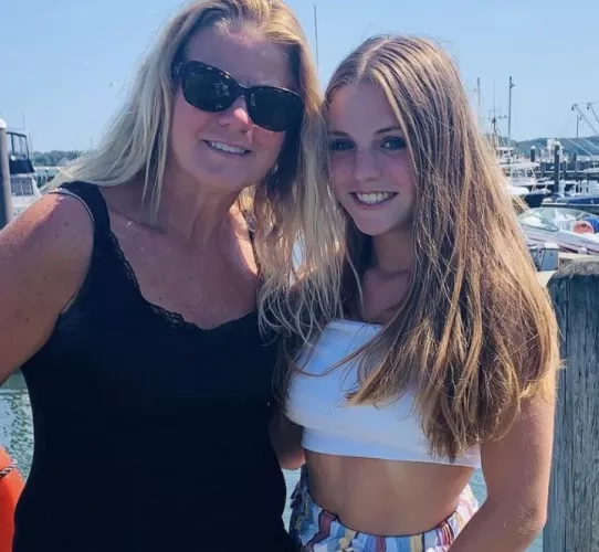 Anyone want to text my mom or sister?? Both are taken, my mom is 45 and my sister just turned 18 yesterday. Message me if interested