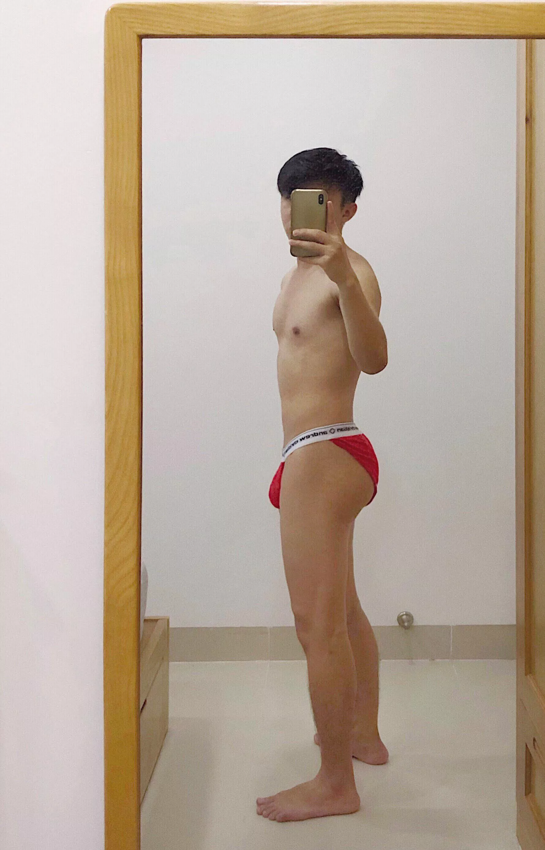 Anyone want to touch my body? 😝