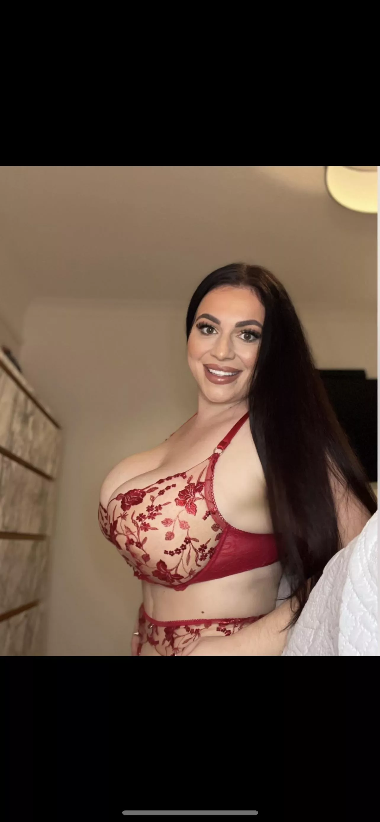 Are busty brunettes your type ?