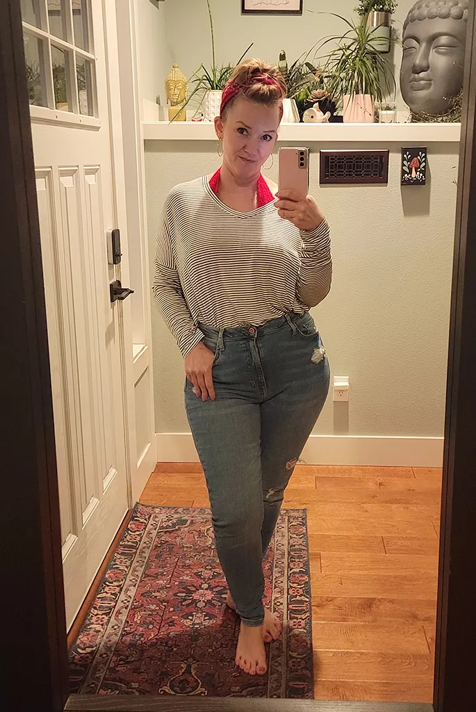 Are Milfs in clothing sexy too? [F48]