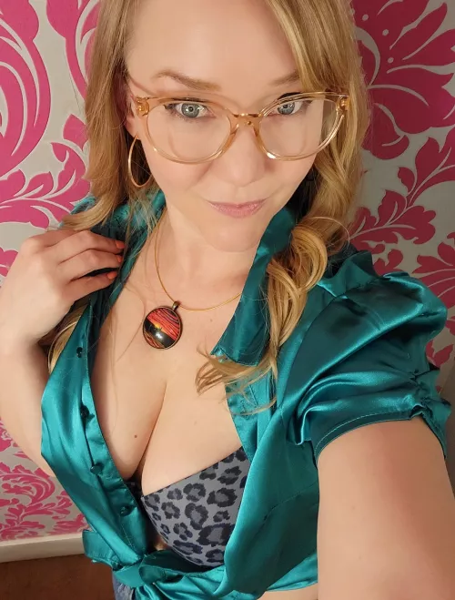 Are Milfs in glasses boner material? [F48]