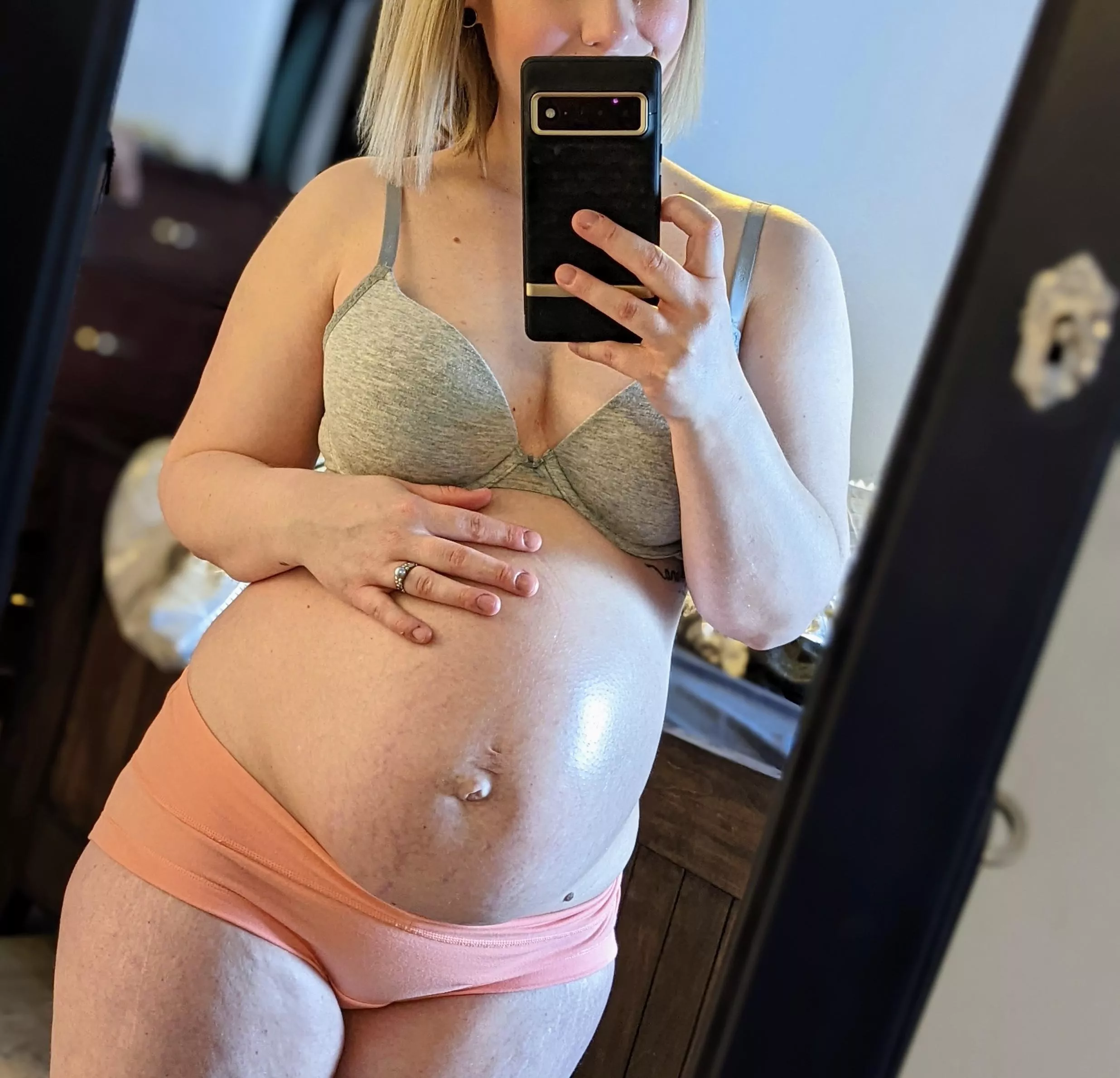 Are shiny bellies sexy?