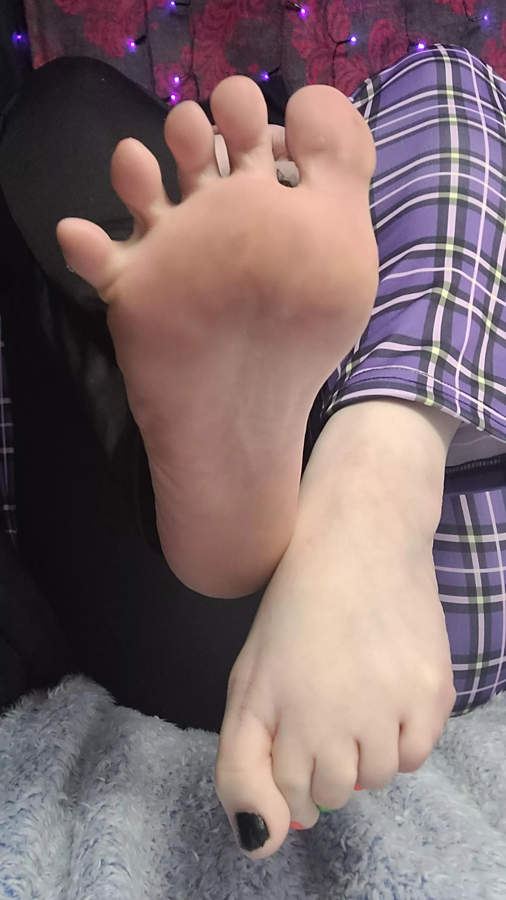 Are you a top of the toes or soles person? π Are you a top of the toes or soles person? π