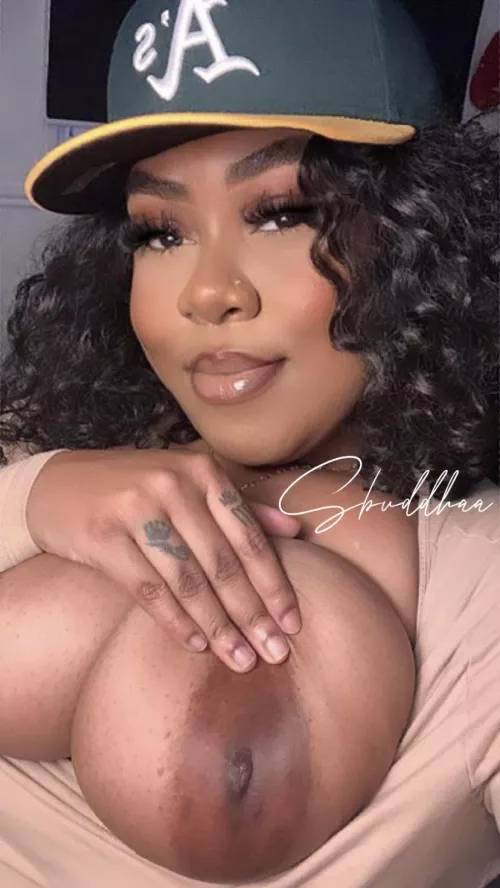 Are you into busty ebony females ? 🥵