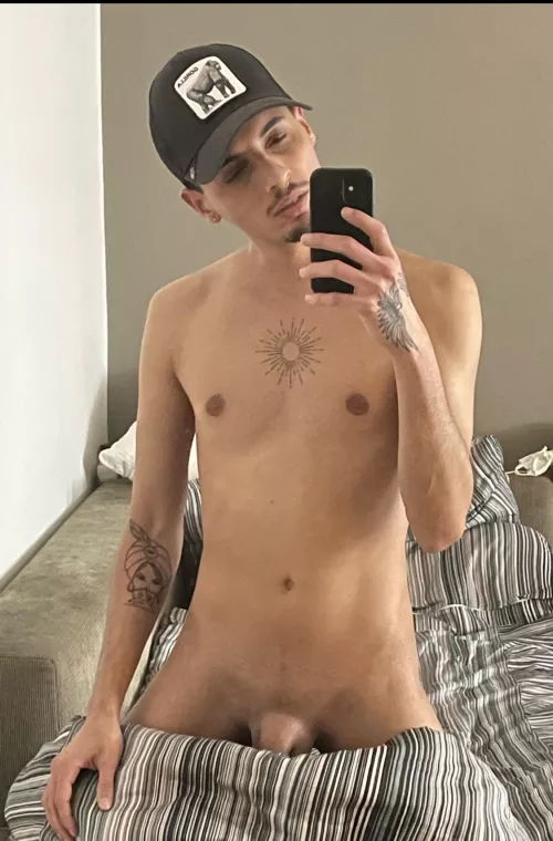 Are you ready for your twink master? You should roll my joints 😜