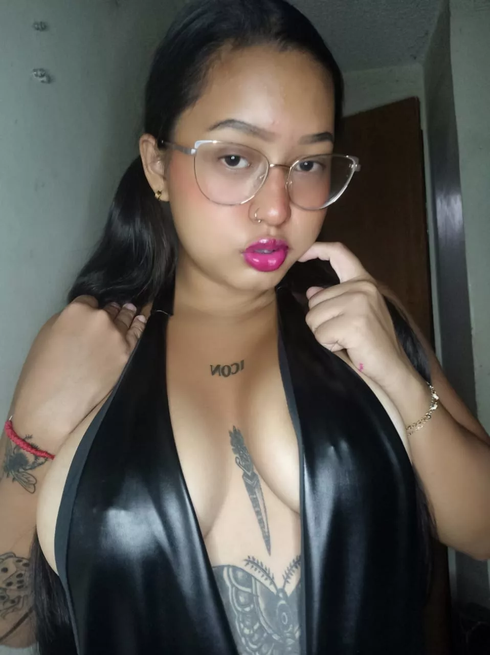 are you ready to come play with me tonight? I'm online and horny 🔥 [sext] [GFE] [Dom]. Check the comments