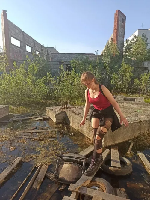 are you ready to paint me as beautifully sexy and wet as one of your french girls?