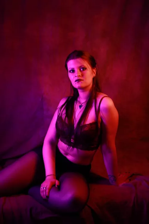 are you ready to paint me as beautifully sexy and wet as one of your french girls?