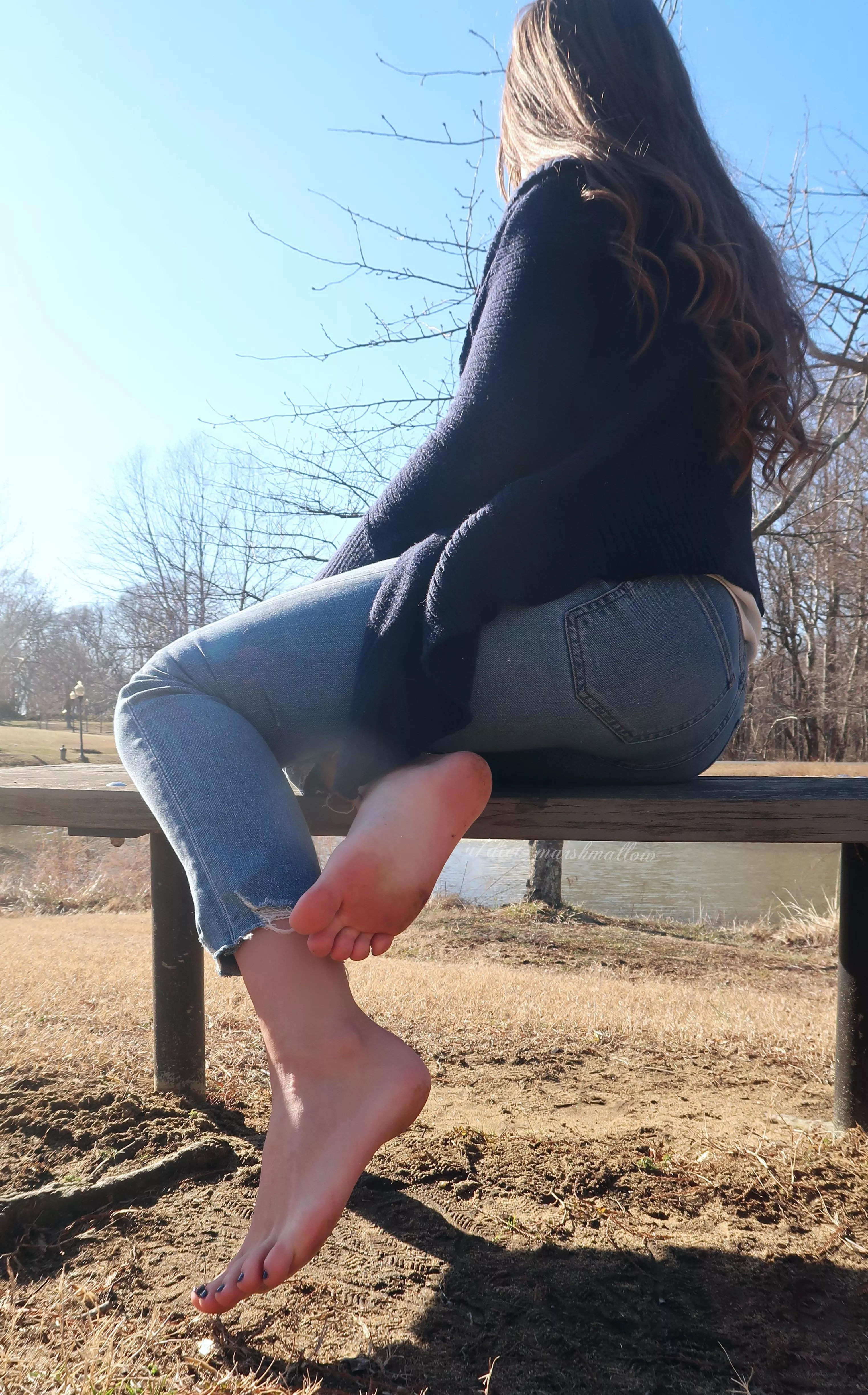 Are you up for some outdoor foot worship? Are you up for some outdoor foot worship?