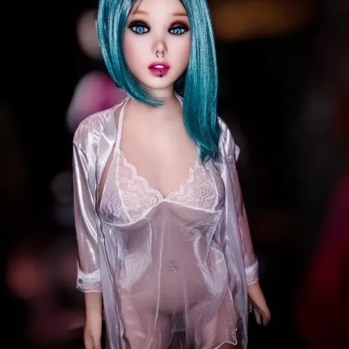 Ariel just hanging out lookin like a snack.