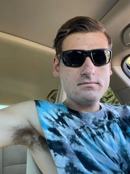 Armpit in public