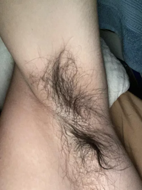 Armpit selfie