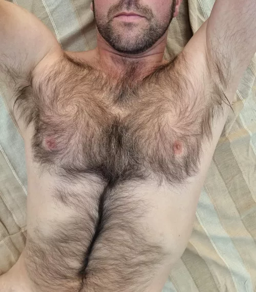 Arm's up for mid week snuggle 🤗