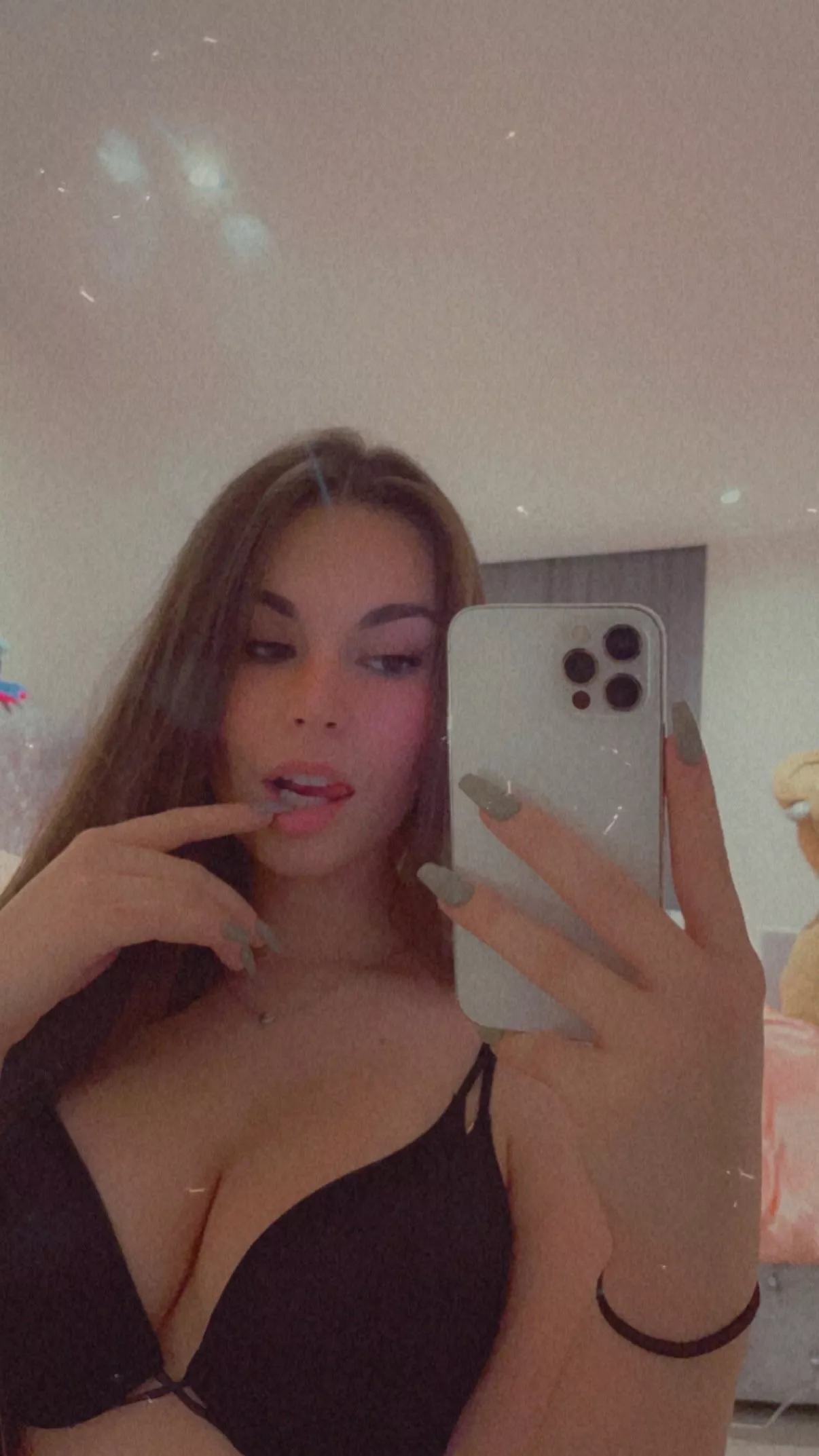 Arrows up if your dick is bigger than 3,7 inches👻 mia-beau