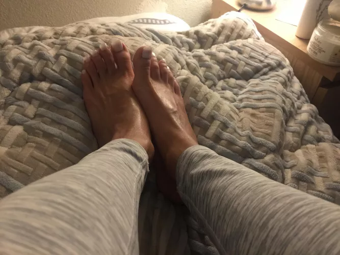 As requested by our amazing mod, a closeup of my feet. Suckable? 🥰👅