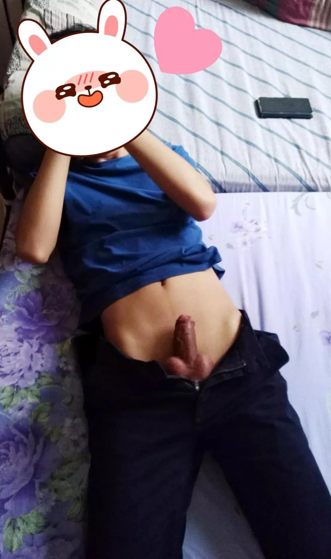 As soon as I get home, grab me and push me onto the bed like this? 😳👉👈