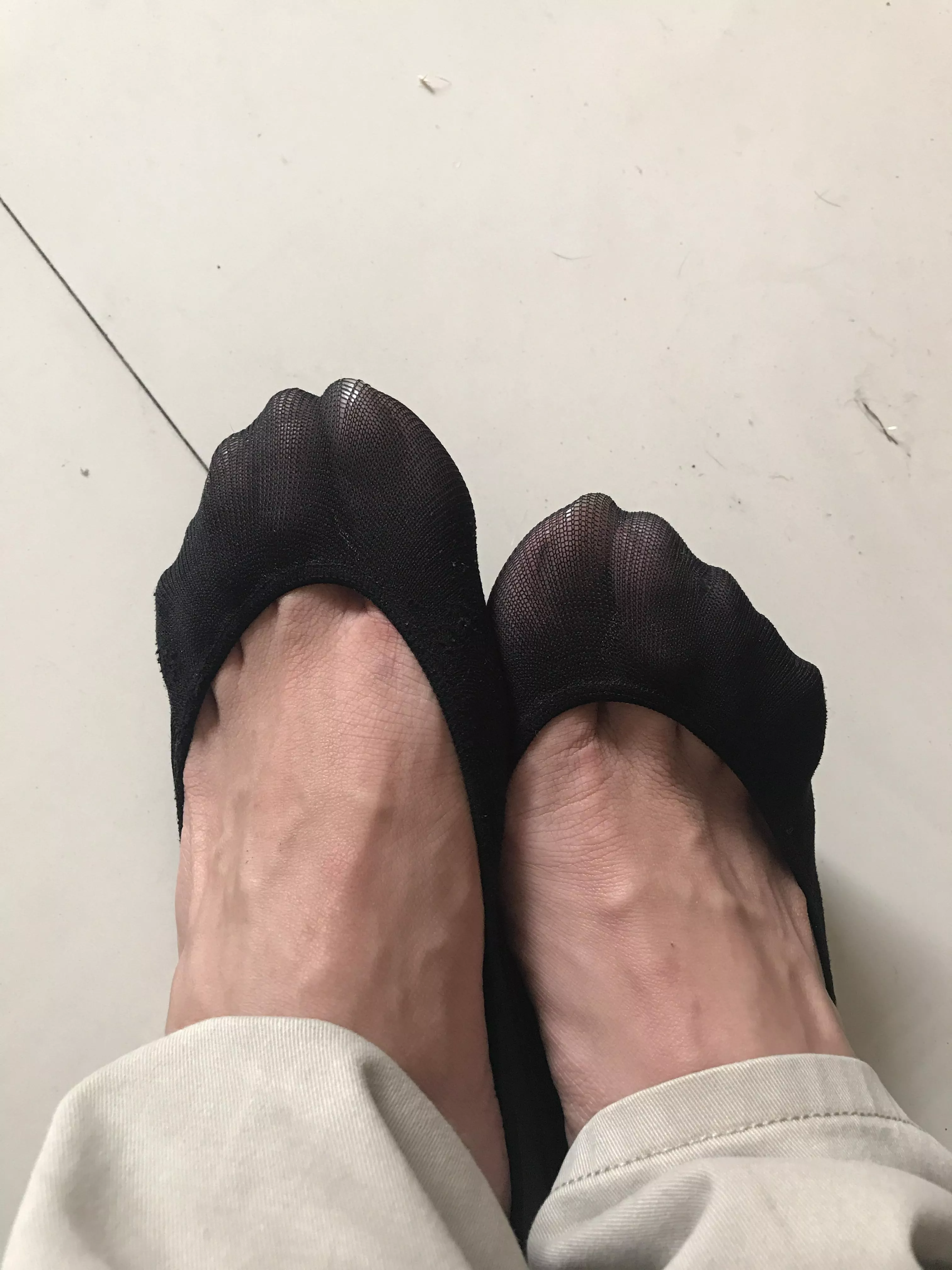 Asian femboy feet covered up. Wanna see more? Asian femboy feet covered up. Wanna see more?
