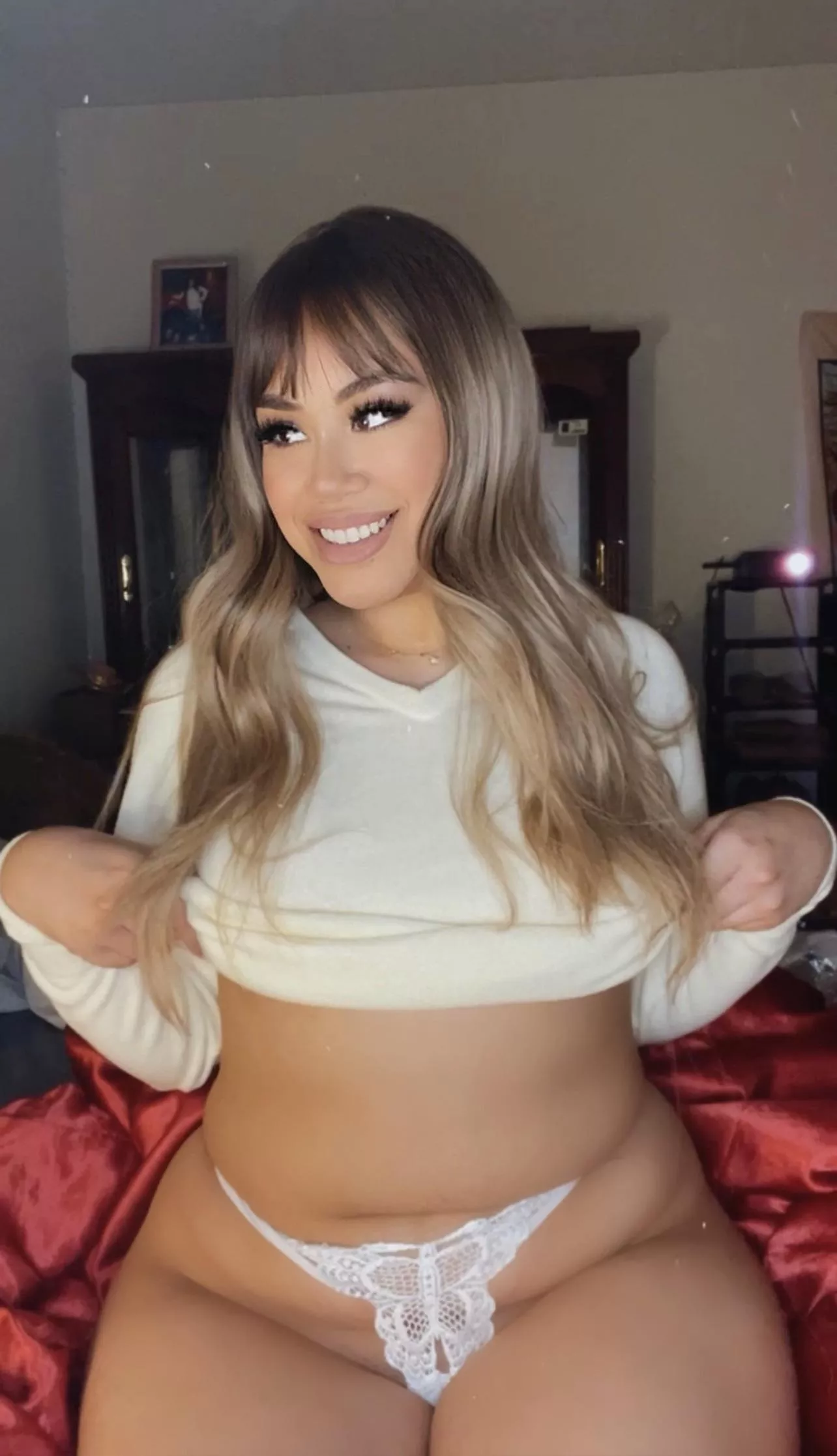 Asian men have never been able to handle my curves, can you? Preferably BWC 🙈😛