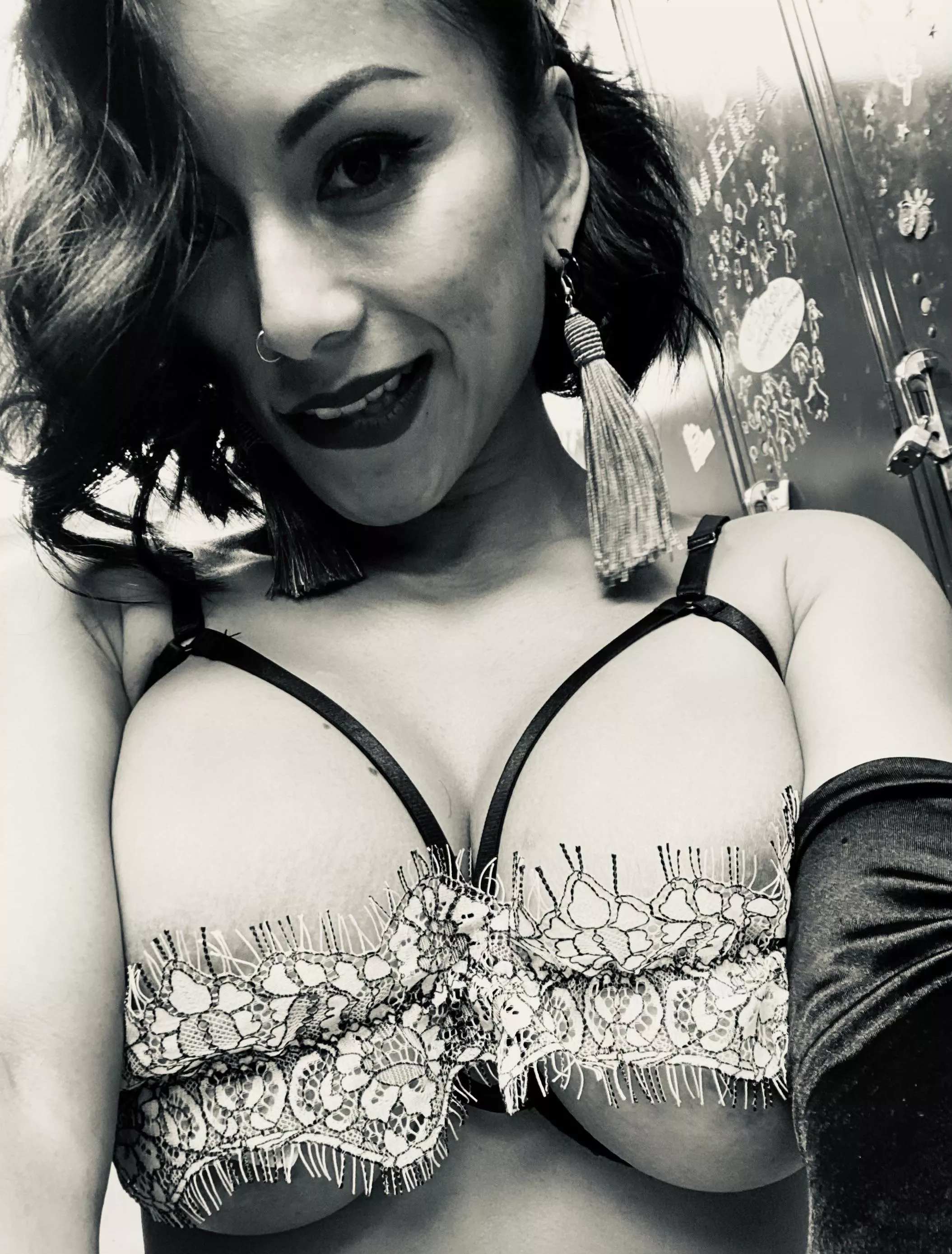 Asian milf becomes a stripper 😈