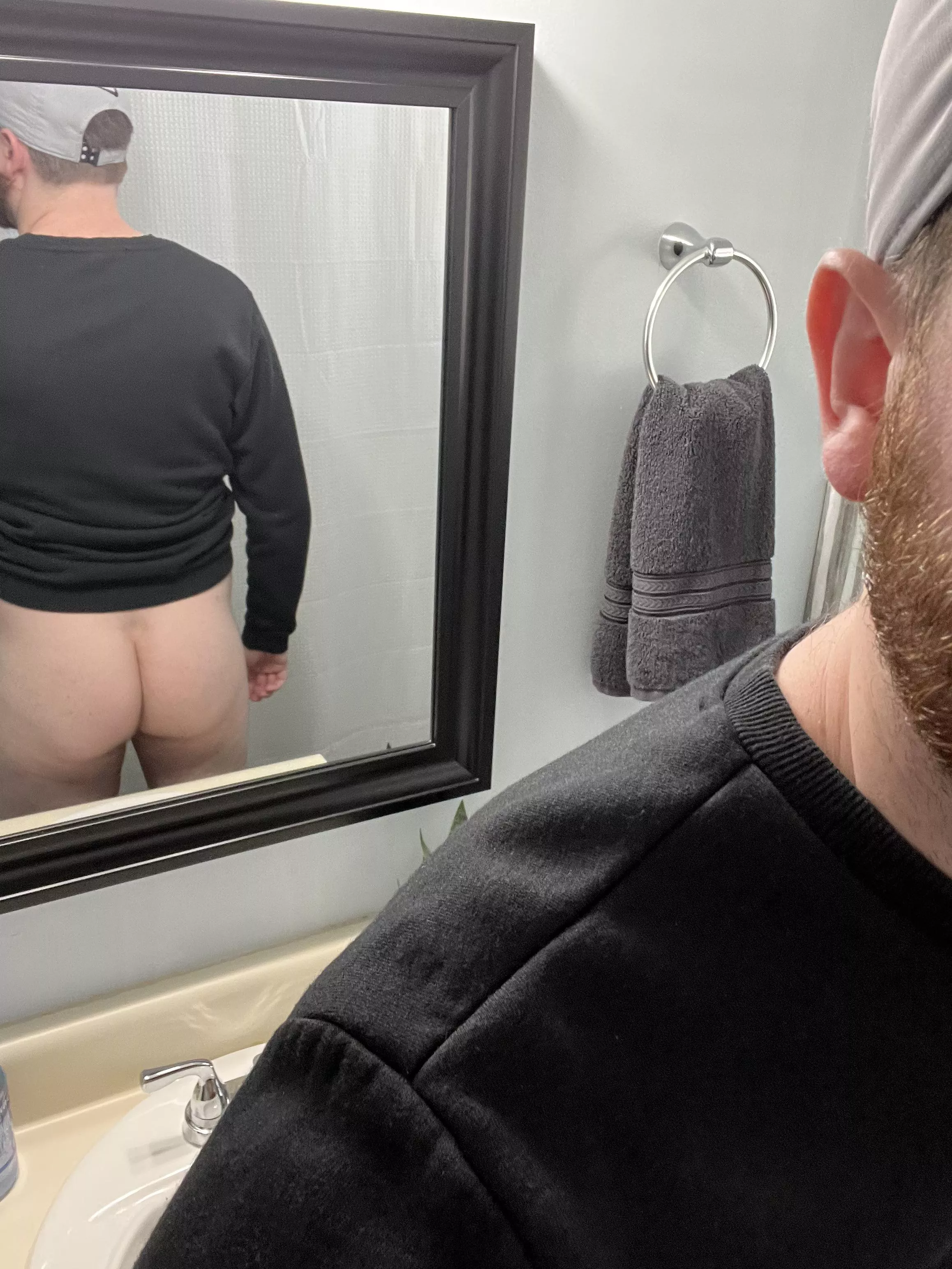 Ass in the mirror