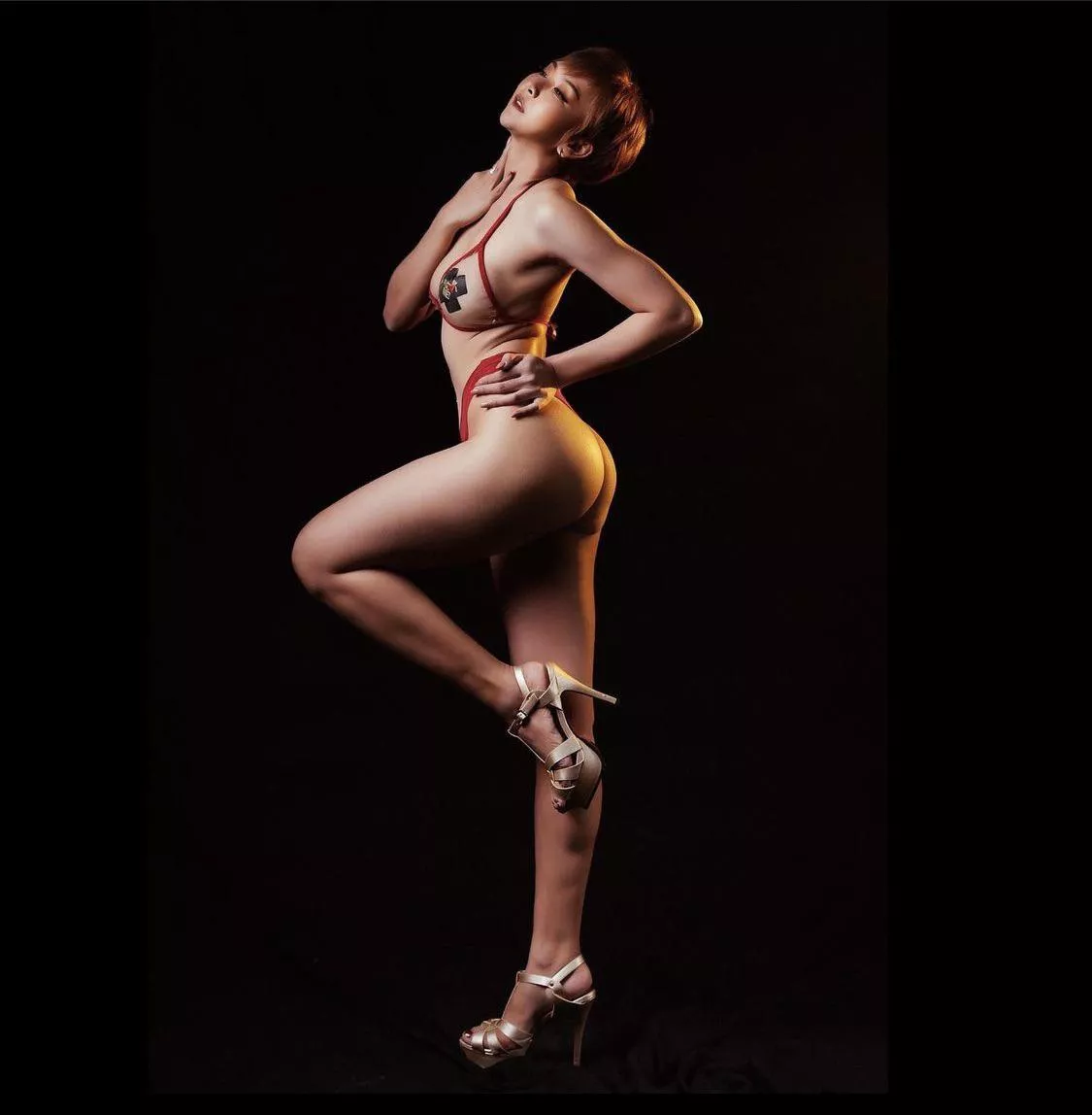 Ass, thighs and boobs all look so fuckable