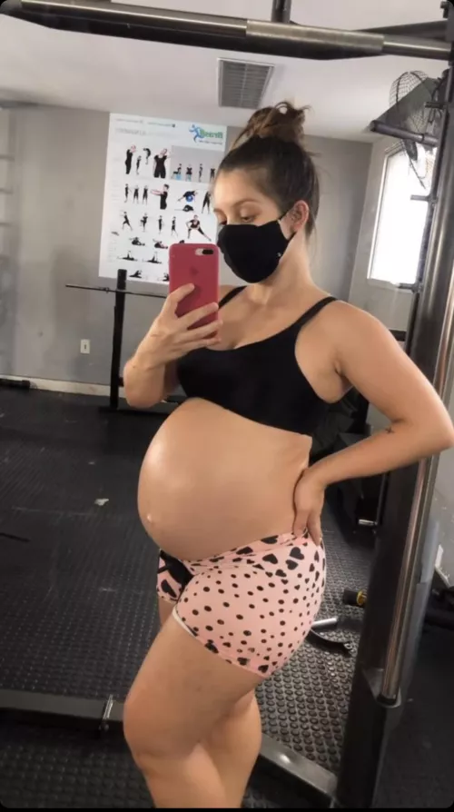 At the gym again babes. Love showing off the belly. What do you think? 🥵😍🥰😘🤰🏻🤰🏻