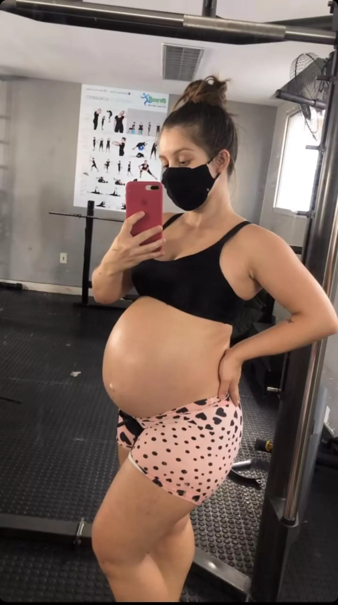 At the gym again babes. Love showing off the belly. What do you think? 🥵😍🥰😘🤰🏻🤰🏻