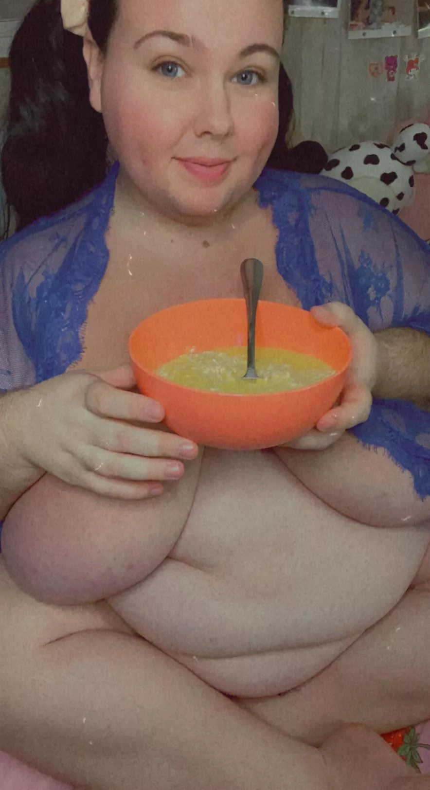 Ate this delicious bowl of cheesy ramen 🍜 NAKED of course. My belly is so full!