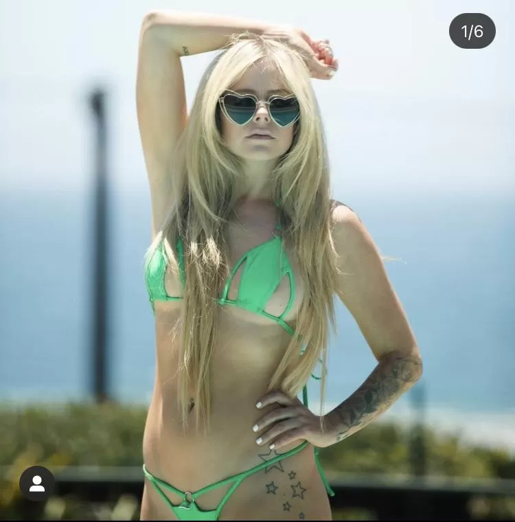 Avril Lavigne Instagram. Slight Nipple Slip???