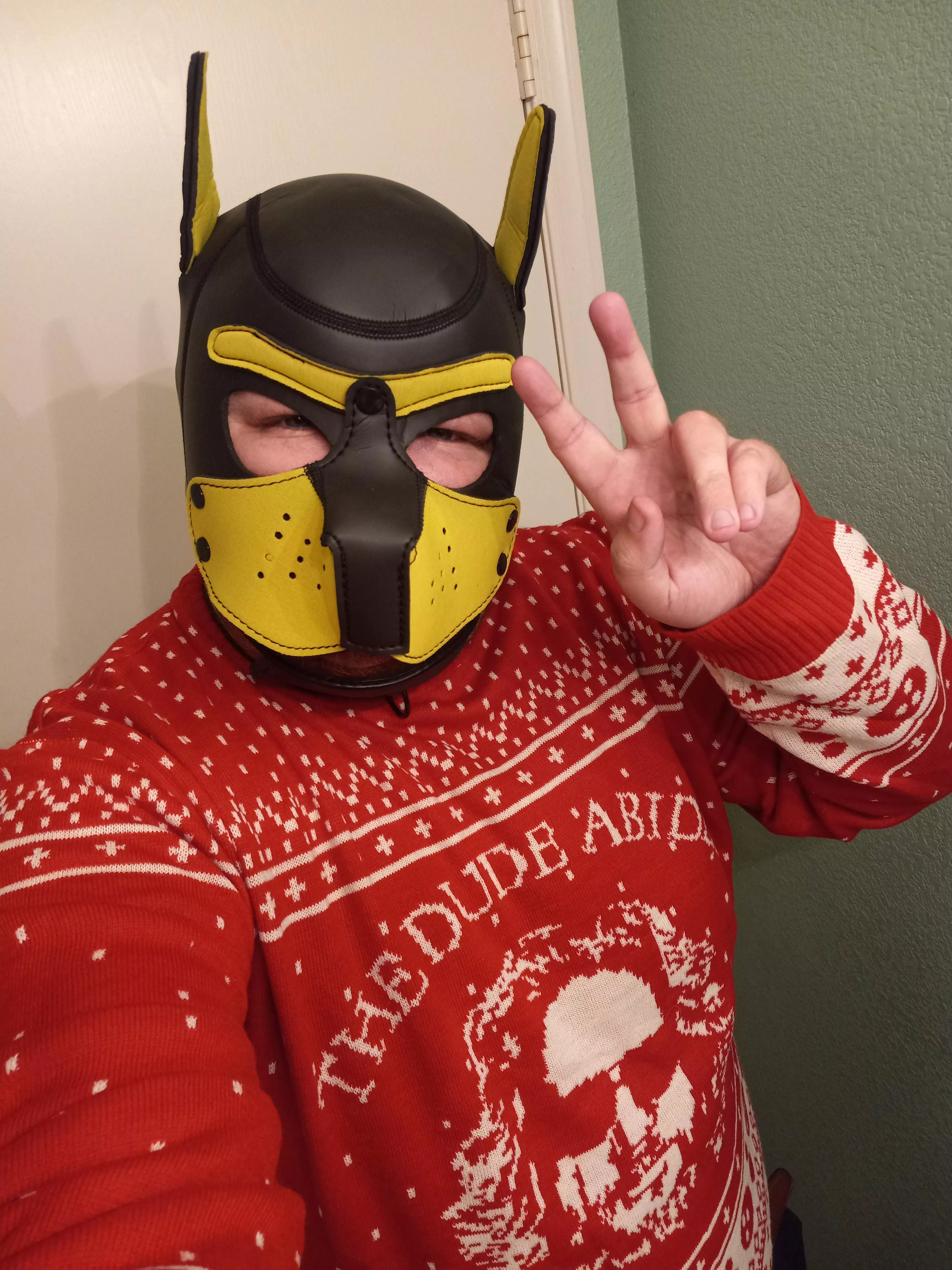 Awrooo! Happy PAW-lidays!