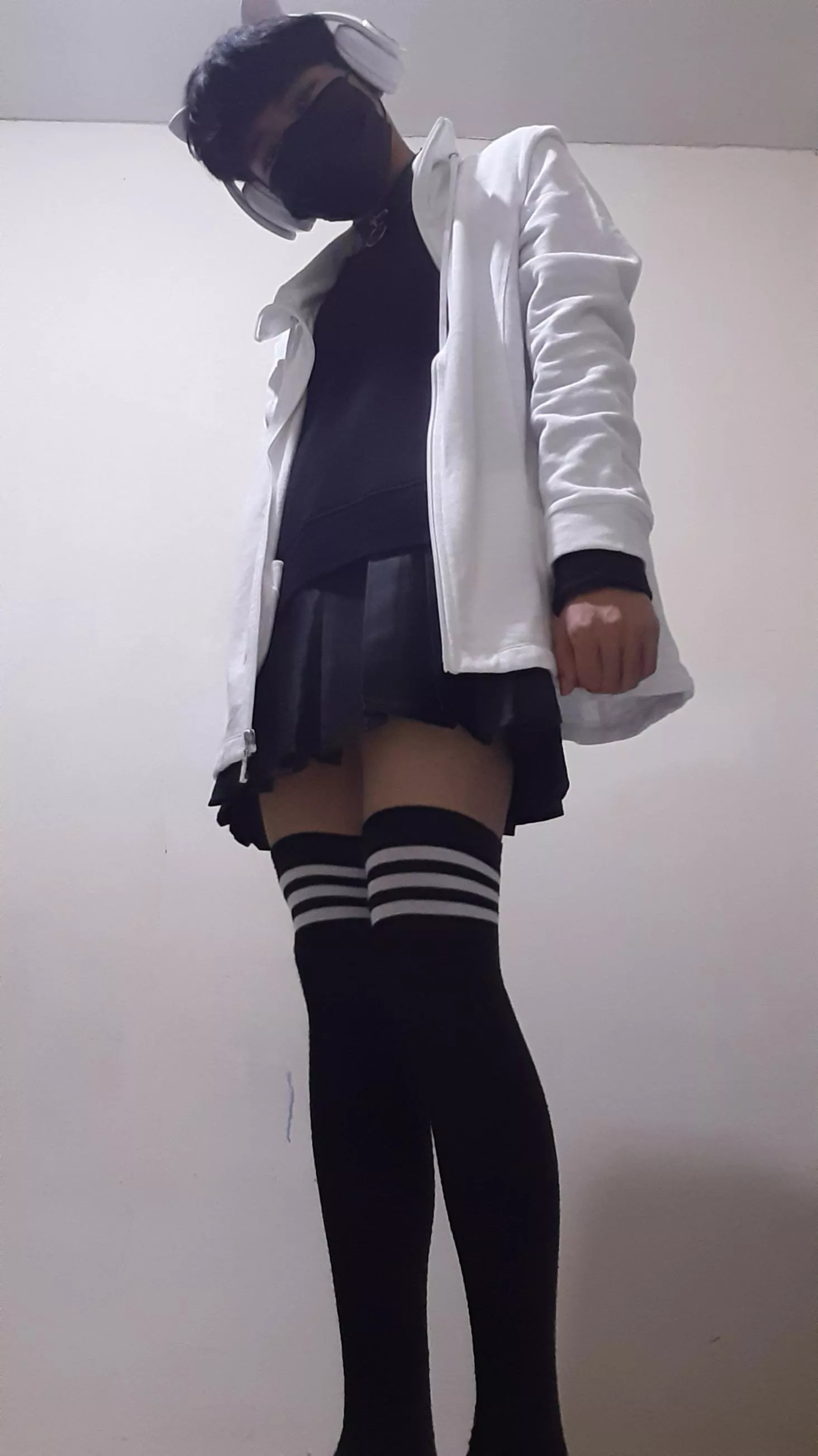 Awww look at you down there, so smol...how cute😏