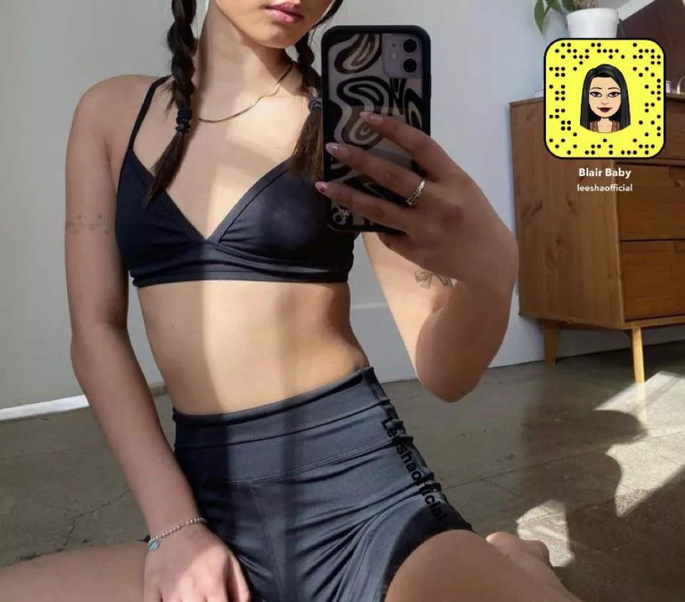 Baby’s bored 😘👅