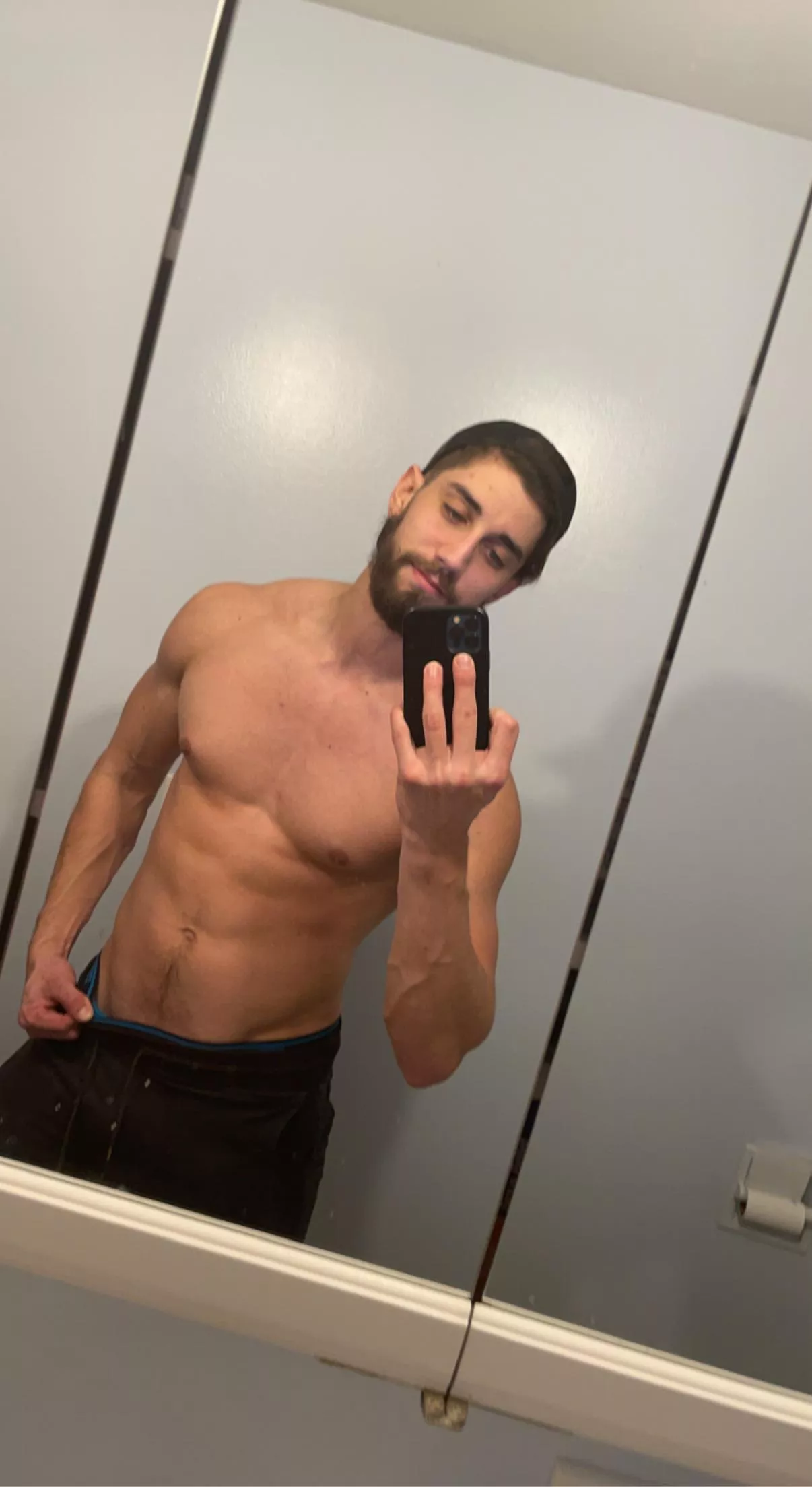 Back from the gym. Would any ladies like to pull these off of me and have some shower fun?😌