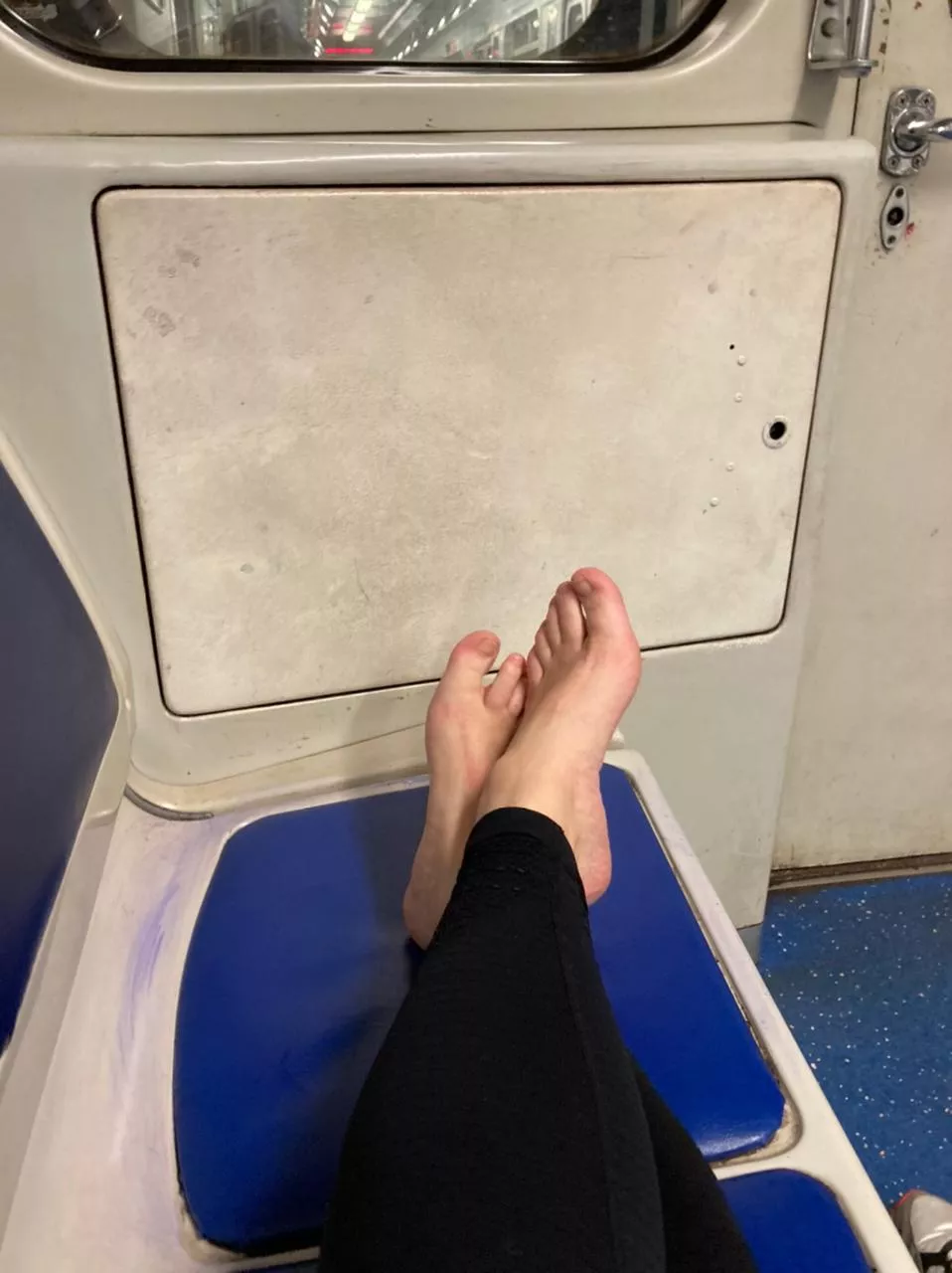 Barefeet in sub is π or π€― ?))) Barefeet in sub is π or π€― ?)))