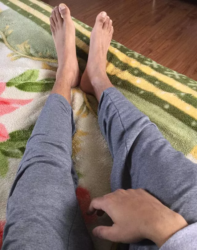 Barefeet + Sweatpants = The best combination Barefeet + Sweatpants = The best combination
