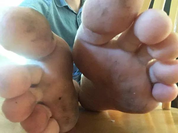 Barefoot yardwork after 5 hours sockless at uni... this is what hard work tastes like 😜