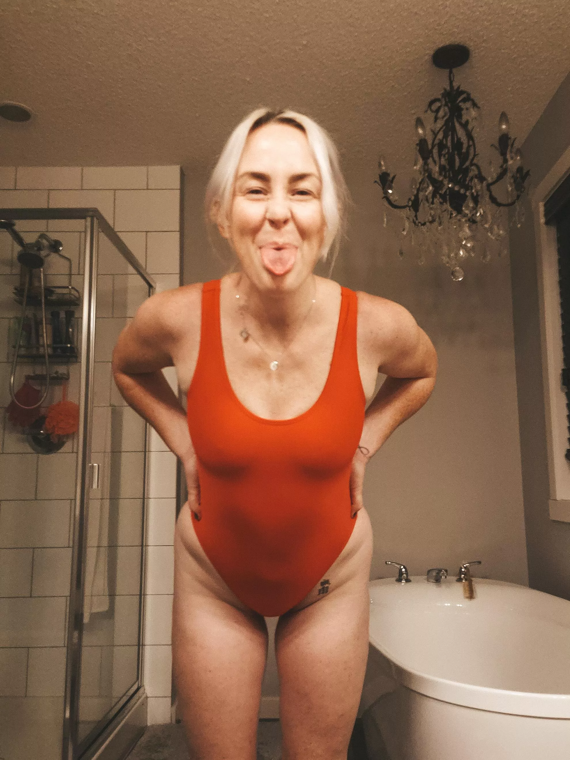 Bathing suit is a little tight but it does make my hips pop 💥