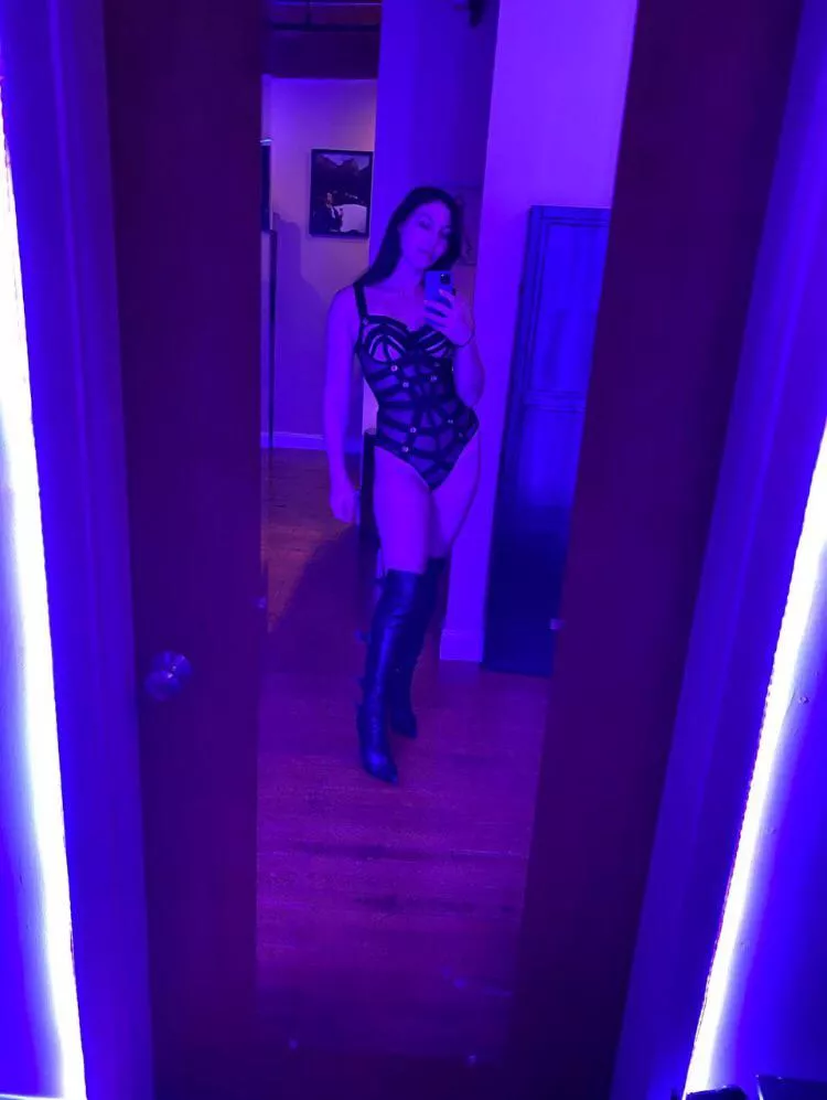 BDSM:Snapchat;goddess_lurel21