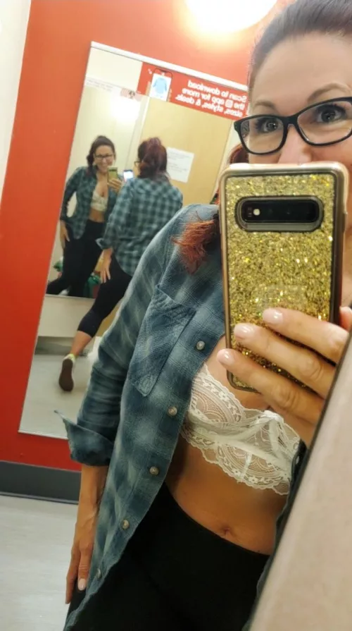 Be a dear and help me and help me in the dressing room. [F] 49