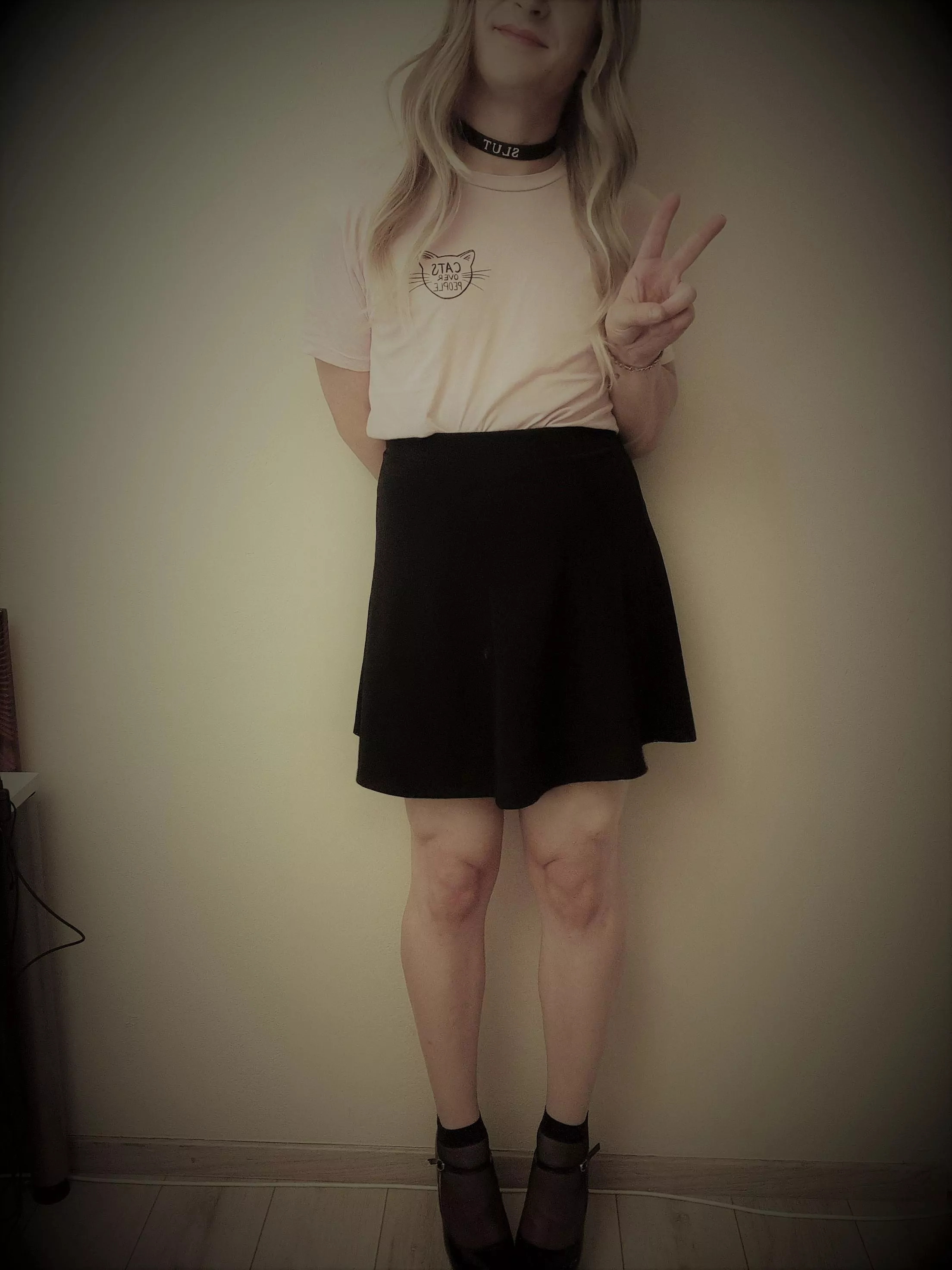 Be honest - would you pick me up in a bar? And would you like to see more of me? XOXO (´｡• ω •｡`)