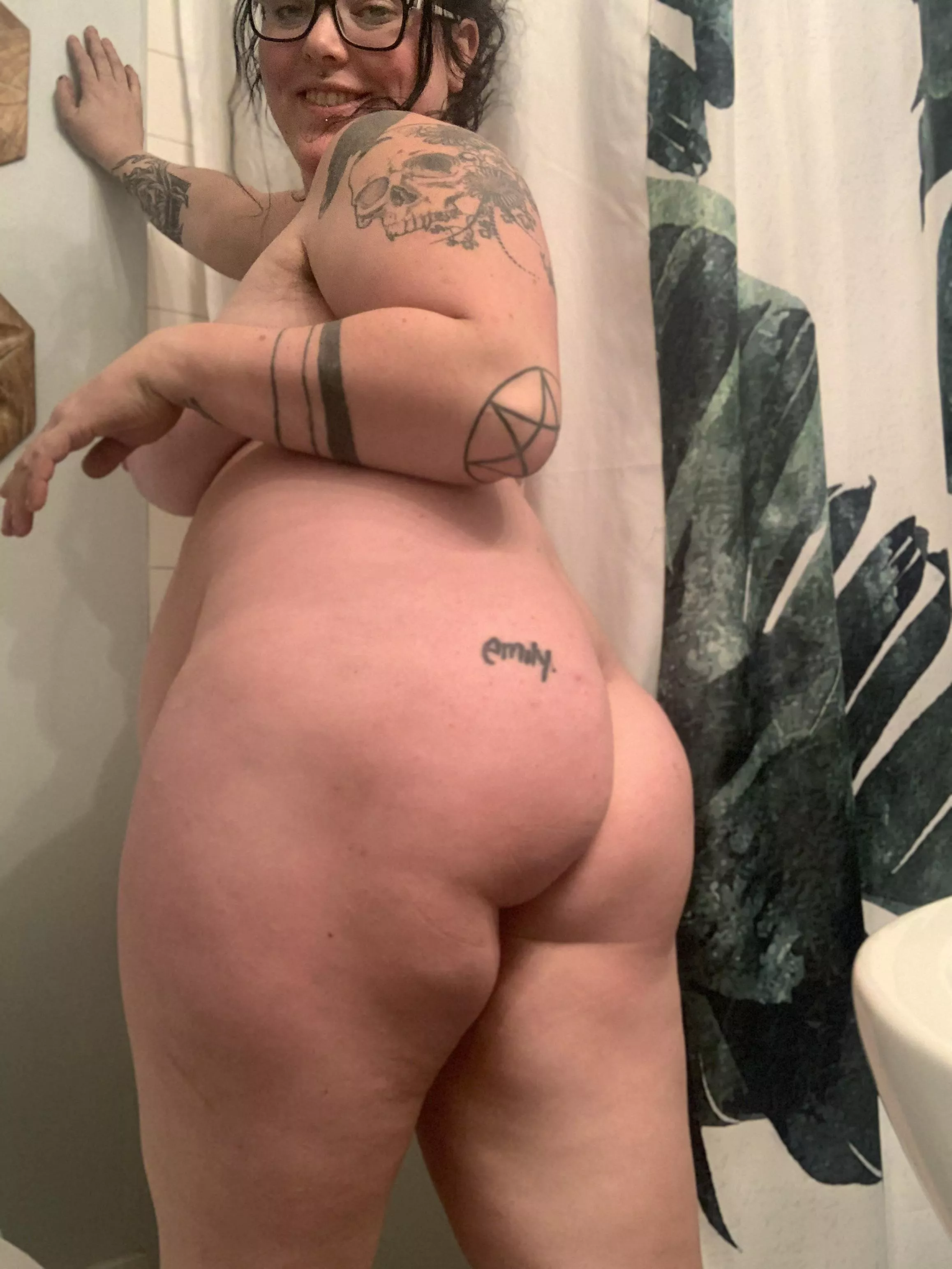 Be honest, would you squeeze my butt while we snuggle ?