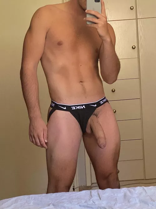 Be my valentine and I’ll be your fucker all night 🥵