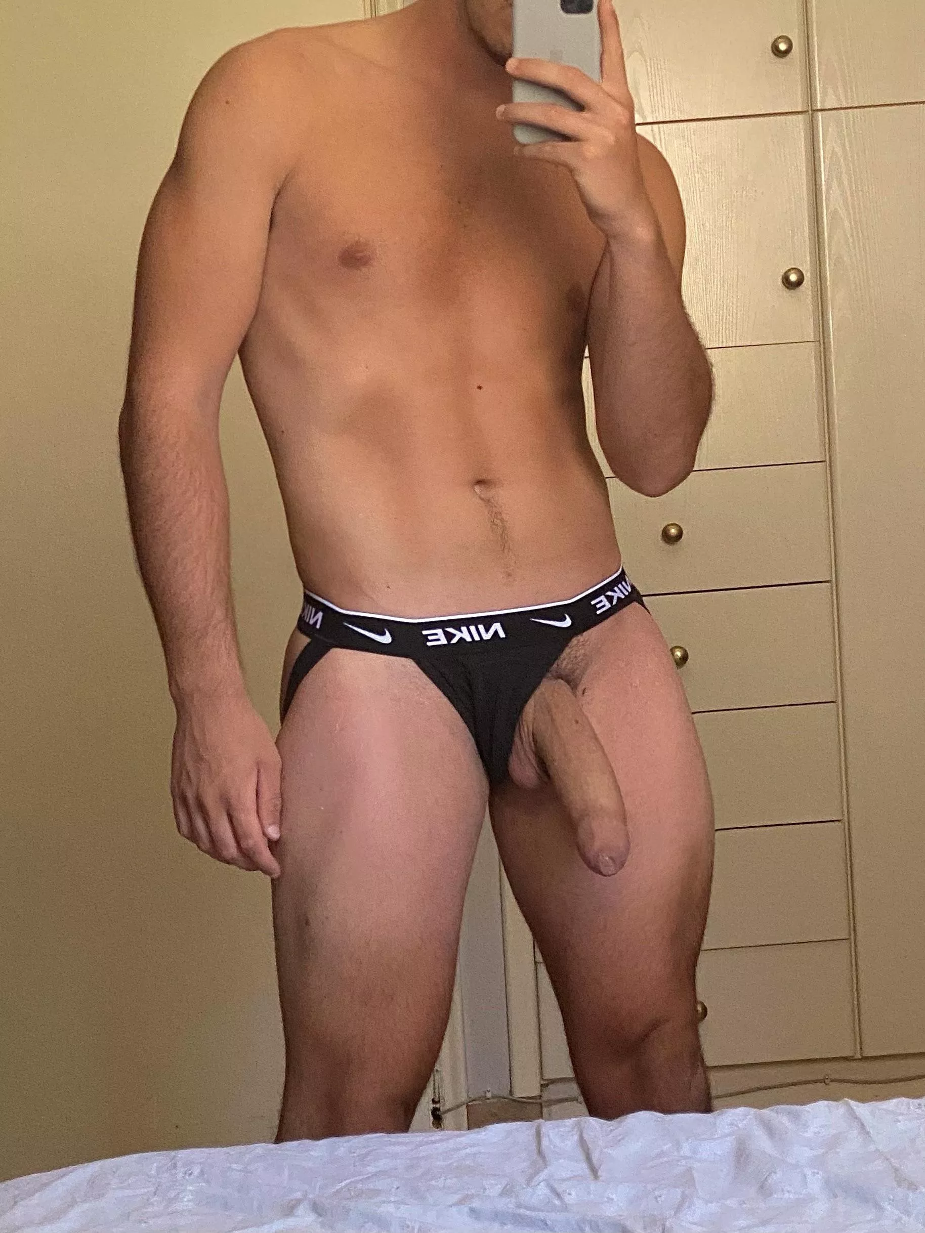 Be my valentine and I’ll be your fucker all night 🥵